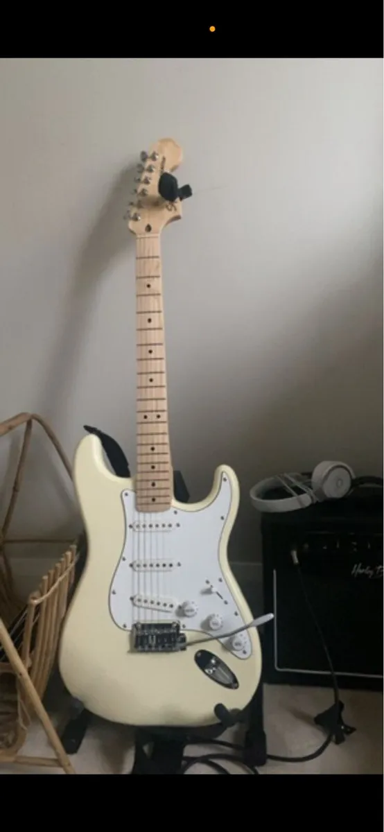 fender squier affinity strat and Harley Benton amp - Image 2