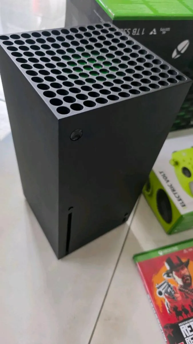 Xbox Series X - Image 3