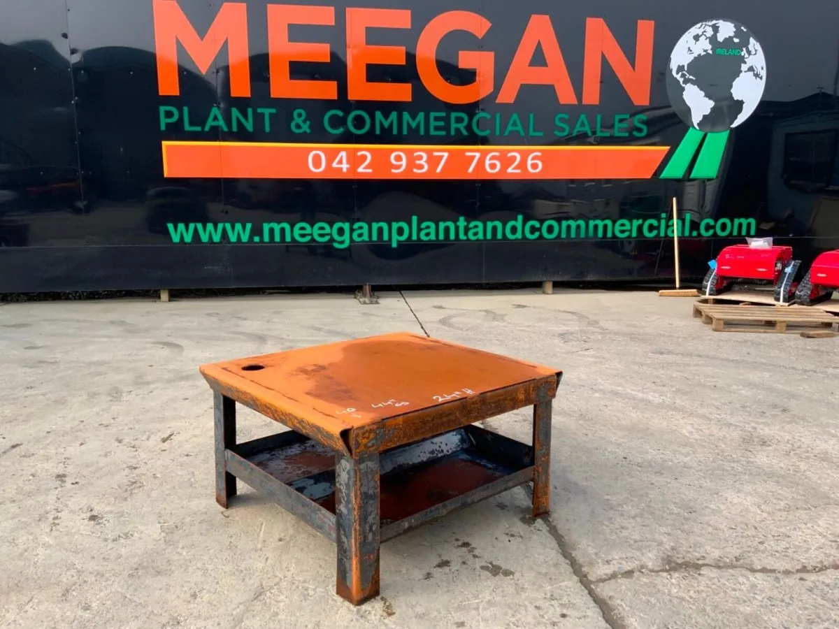 STEEL METAL WORK BENCH.................4440. - Image 1