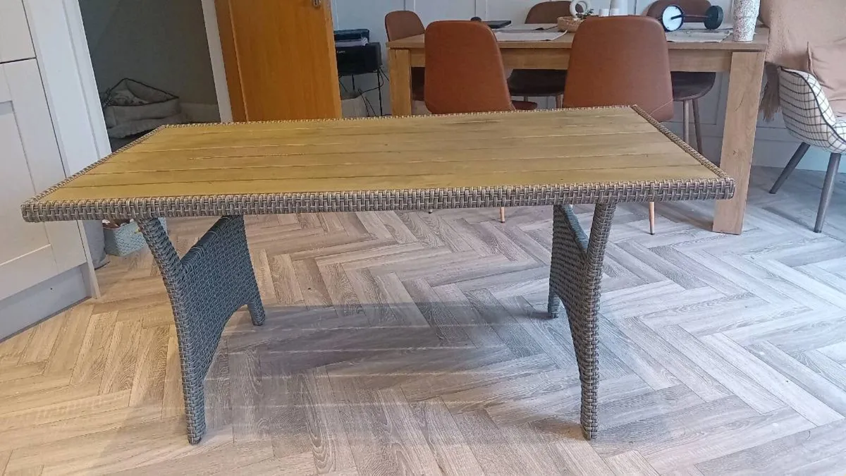 Garden table - Image 1