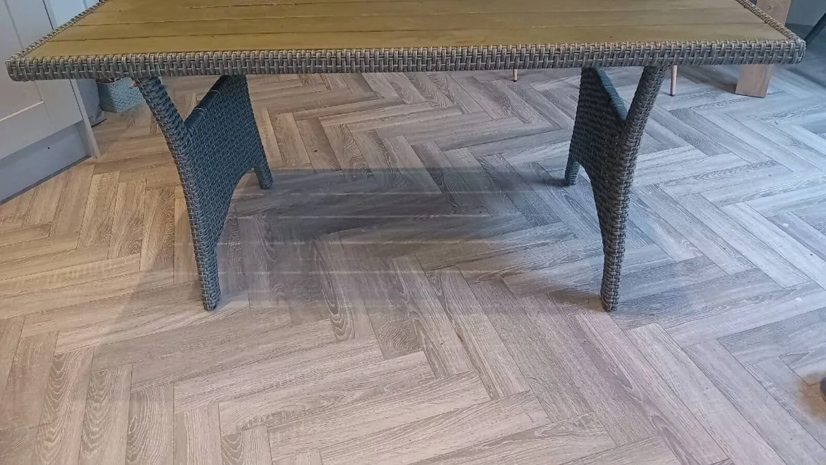 Garden table - Image 3