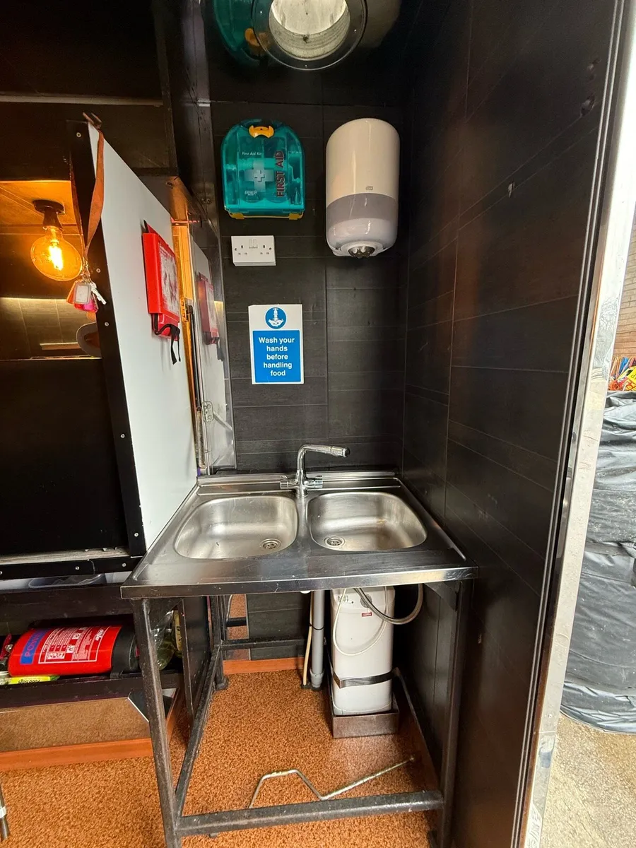 Catering trailer - Image 4