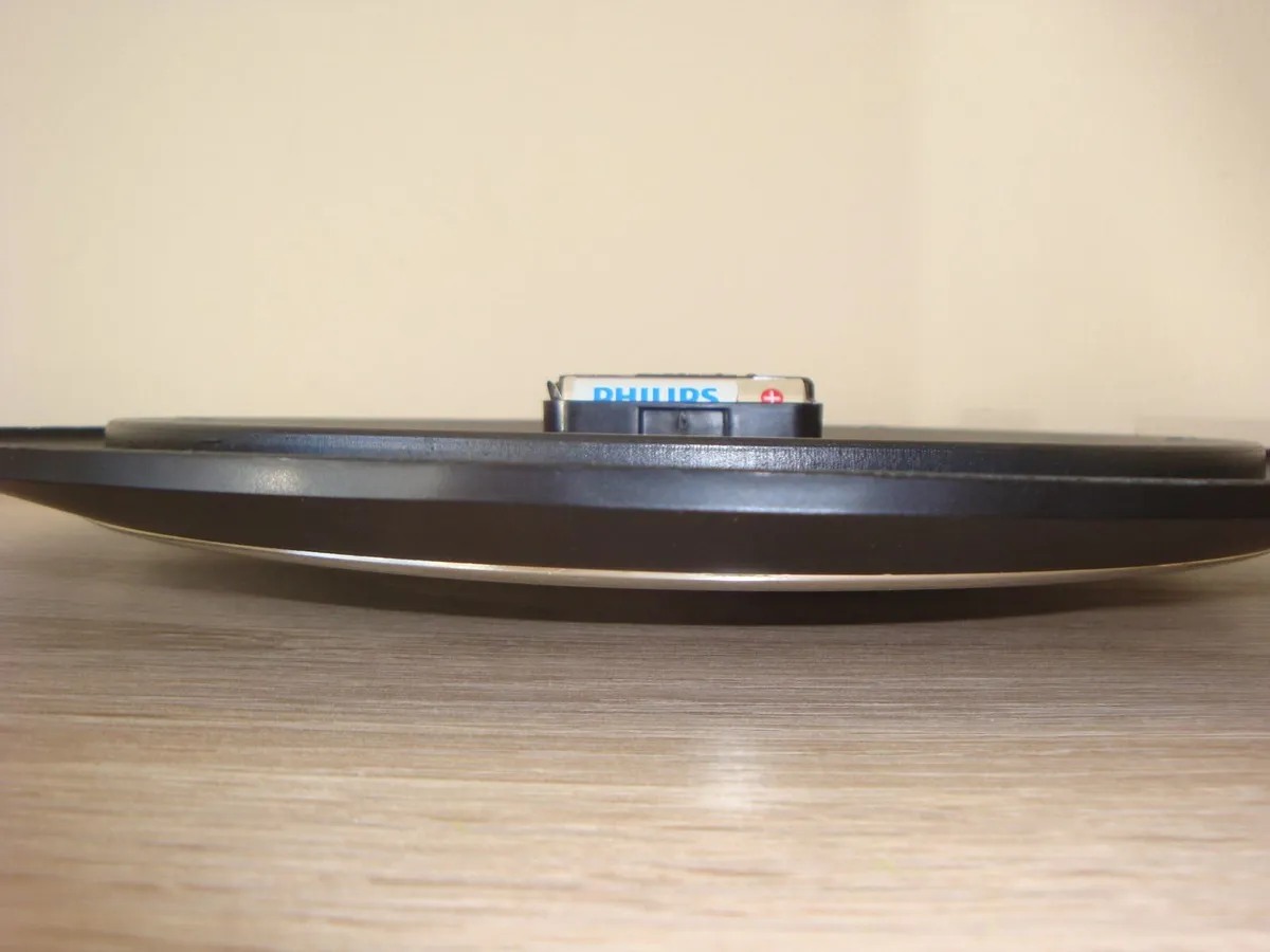 Black and silver wall clock - Image 3