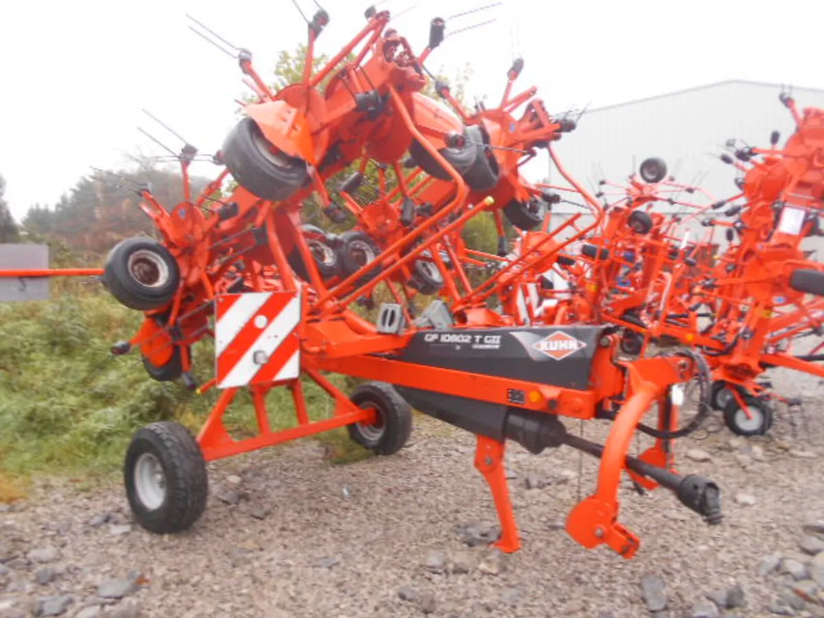 KUHN GF10802T TRAILED TEDDER, 2015 - Image 1