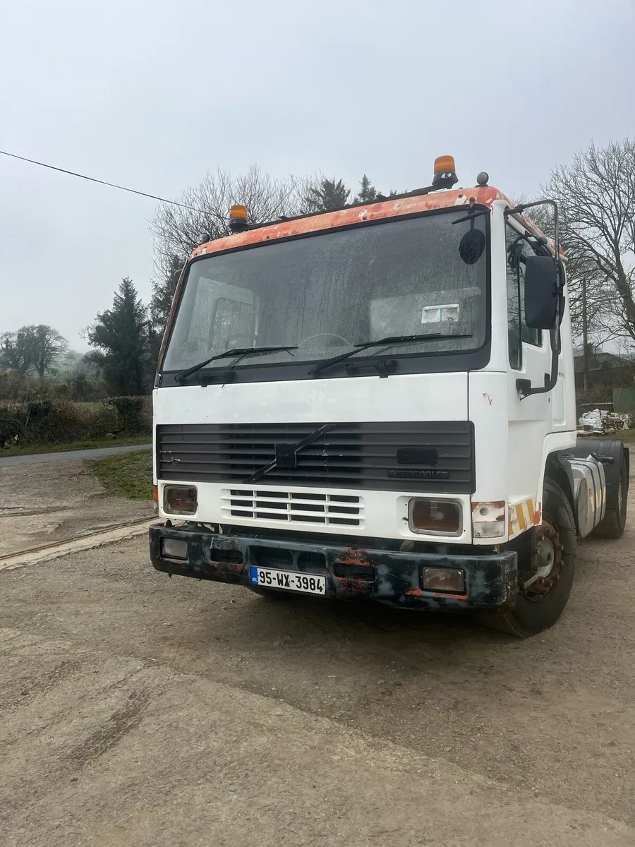 Vintage FL10 Volvo - Image 2