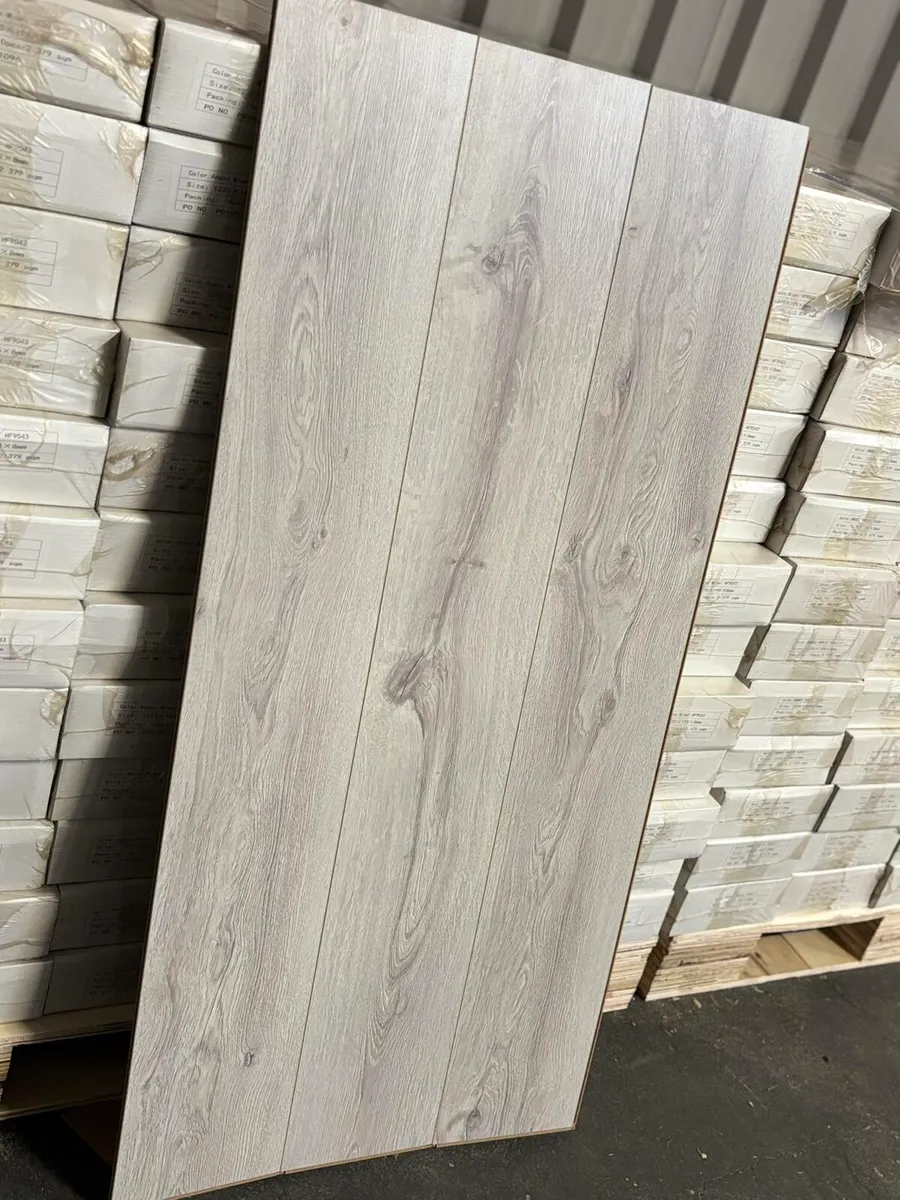 New High Gloss 12MM Laminated Flooring - Image 4