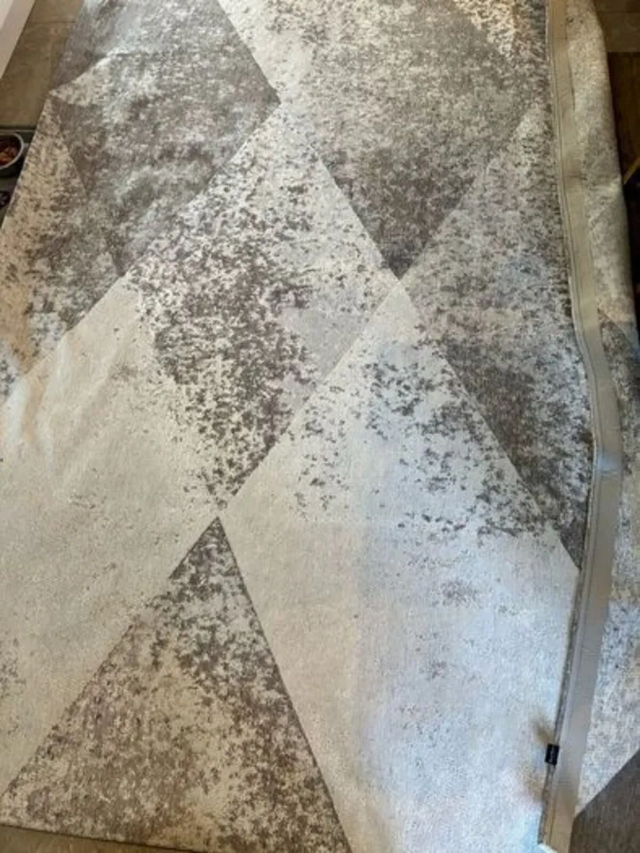 Christian Fischbacher Large Rug 200x280 Brand New - Image 1