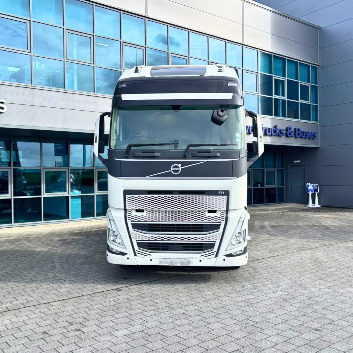 Volvo FH460 6x2 - Image 2