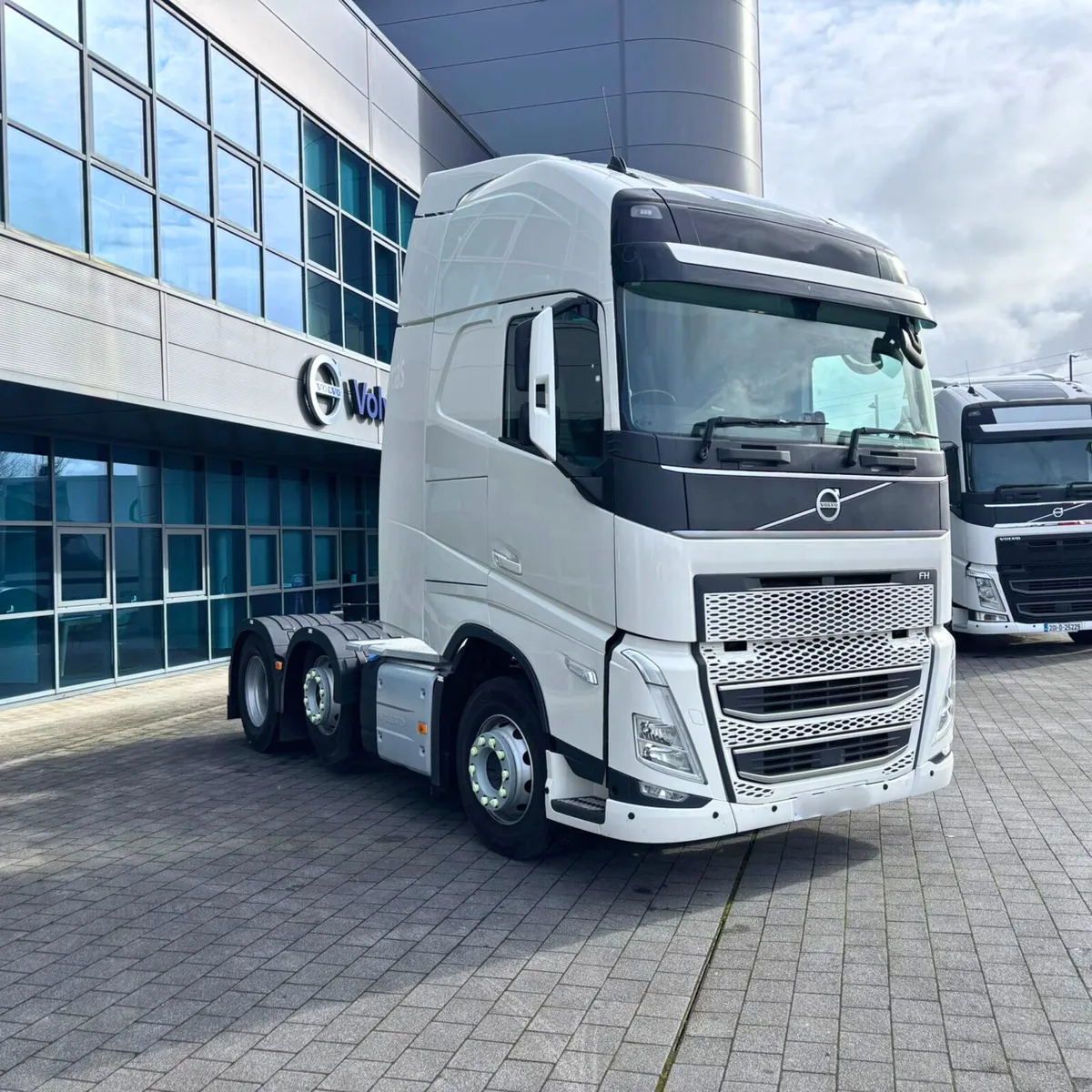 Volvo FH460 6x2 - Image 3