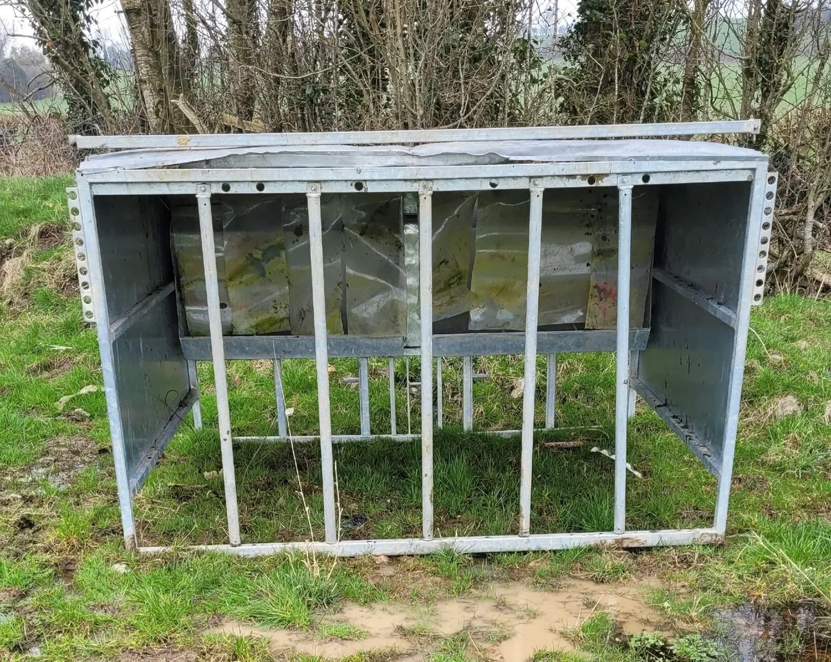 Calf creep feeder - Image 1