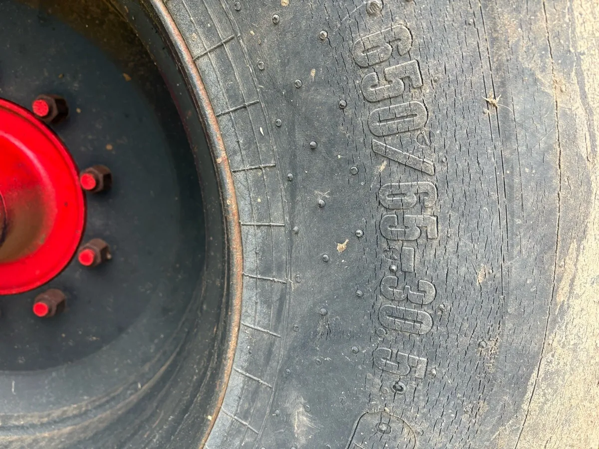 650/65-30.5 tyres and rims - Image 4