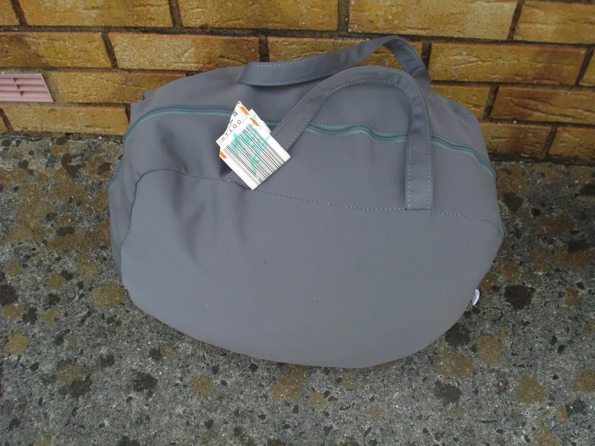 LARGE BREATHABLE WATERPROOF OUTDOOR CAR COVER. - Image 2