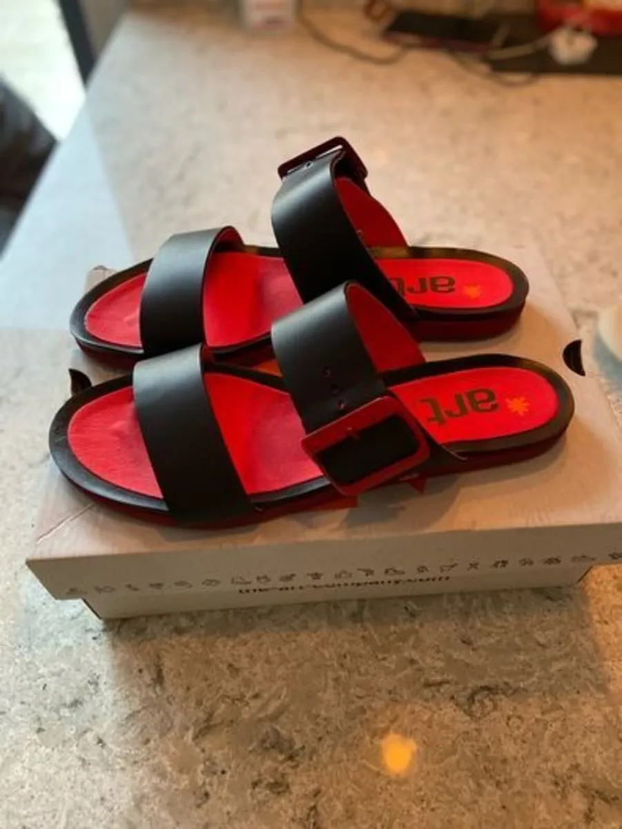 ART Women's Slip on 100% Leather Sandals New 8uk - Image 1