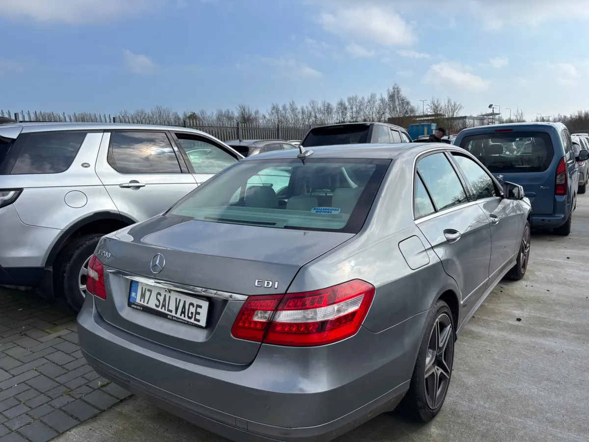 13 E200d 2.1 Diesel Auto 260km Starting - Image 4