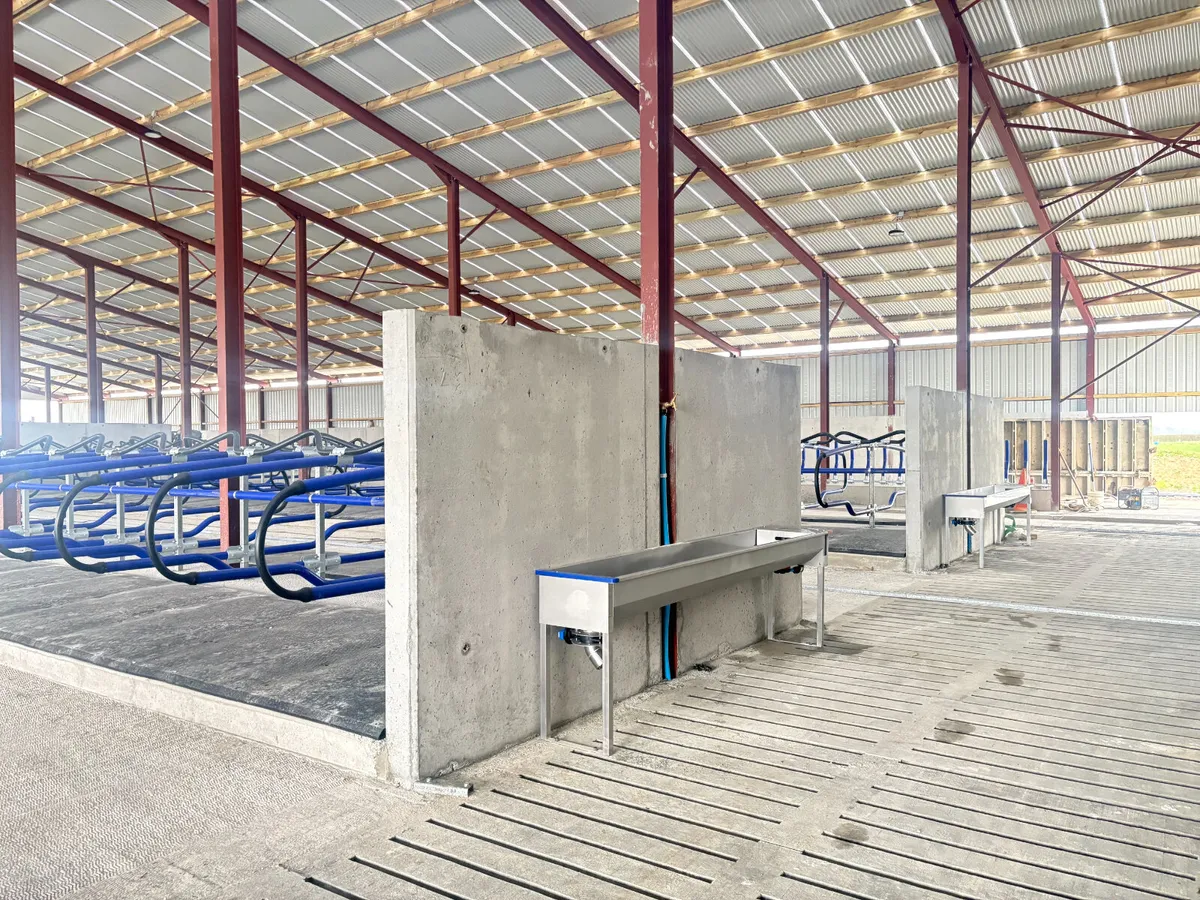 EASYFIX Stainless Steel Water Trough - Image 3