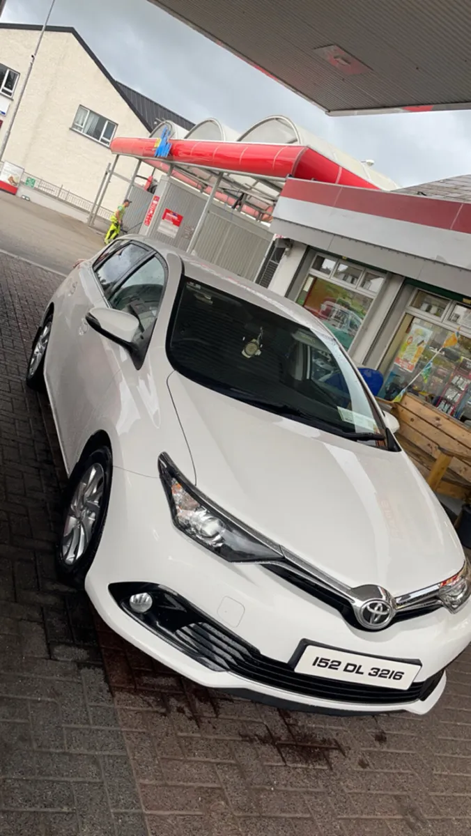 2015 Toyota Auris - Image 3