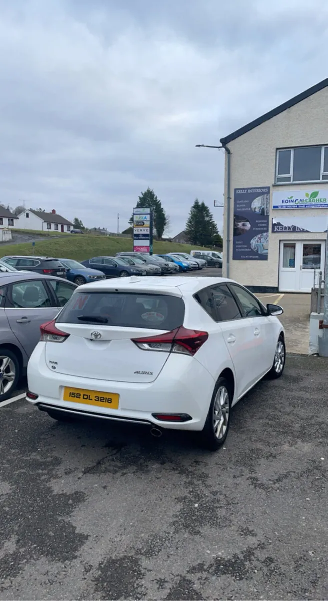 2015 Toyota Auris - Image 2