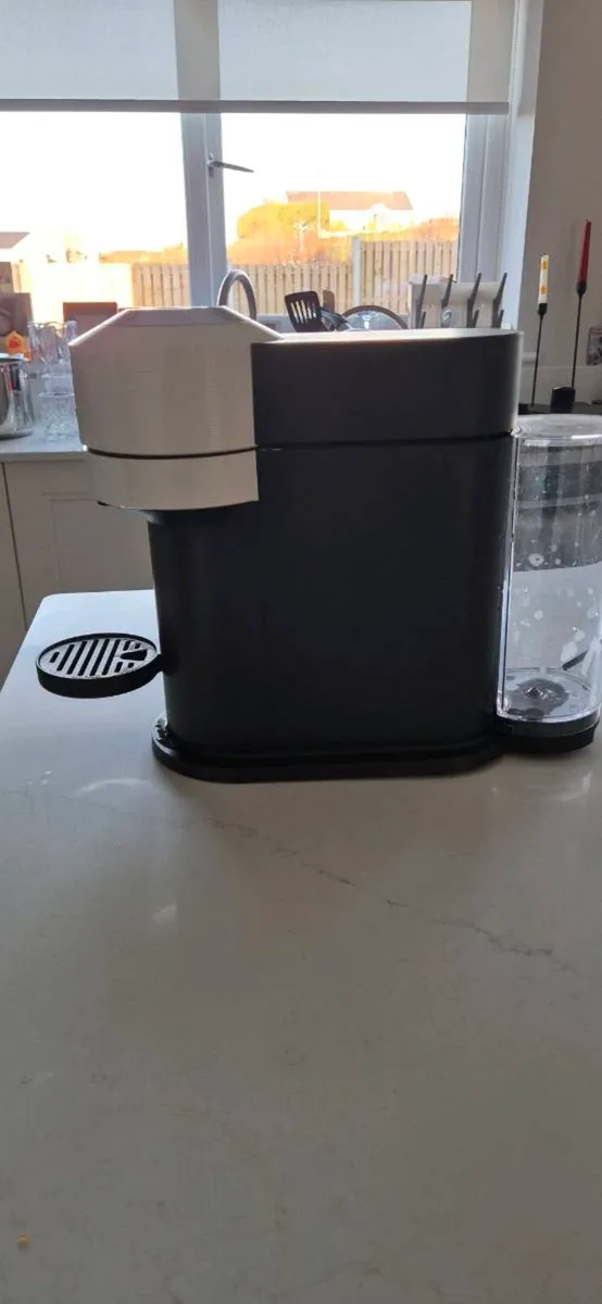 Nespresso Vertuo Next Coffee Machine by De'Longhi - Image 3