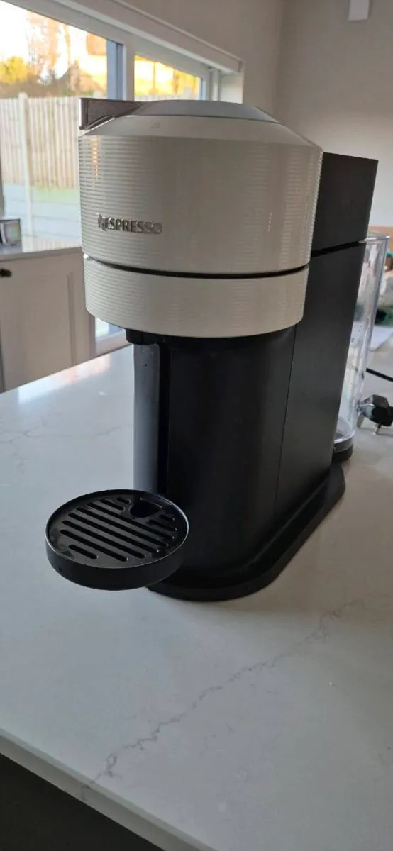 Nespresso Vertuo Next Coffee Machine by De'Longhi - Image 4
