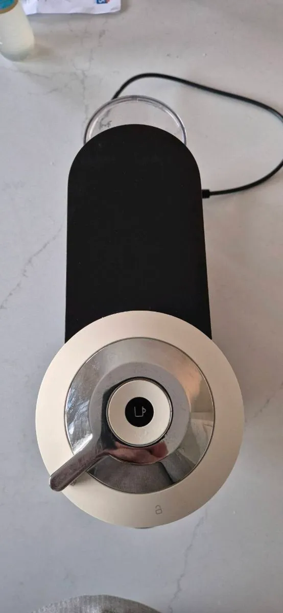 Nespresso Vertuo Next Coffee Machine by De'Longhi - Image 2