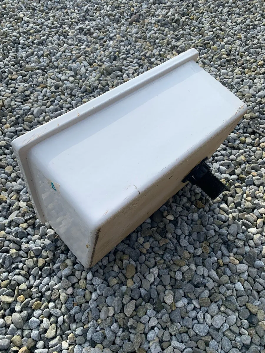 Original Armitage Shanks ceramic sink. - Image 4