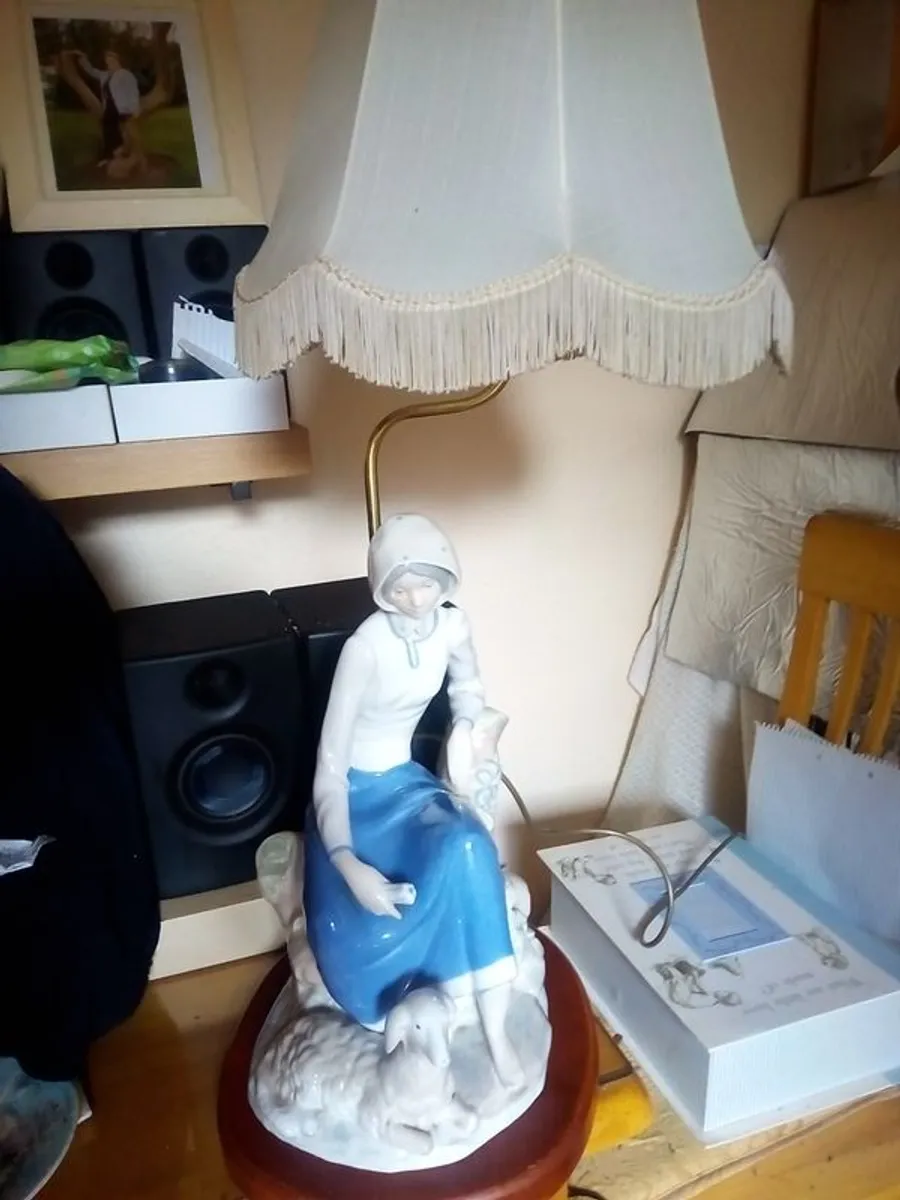 Vintage Porcelain lamp - Image 2