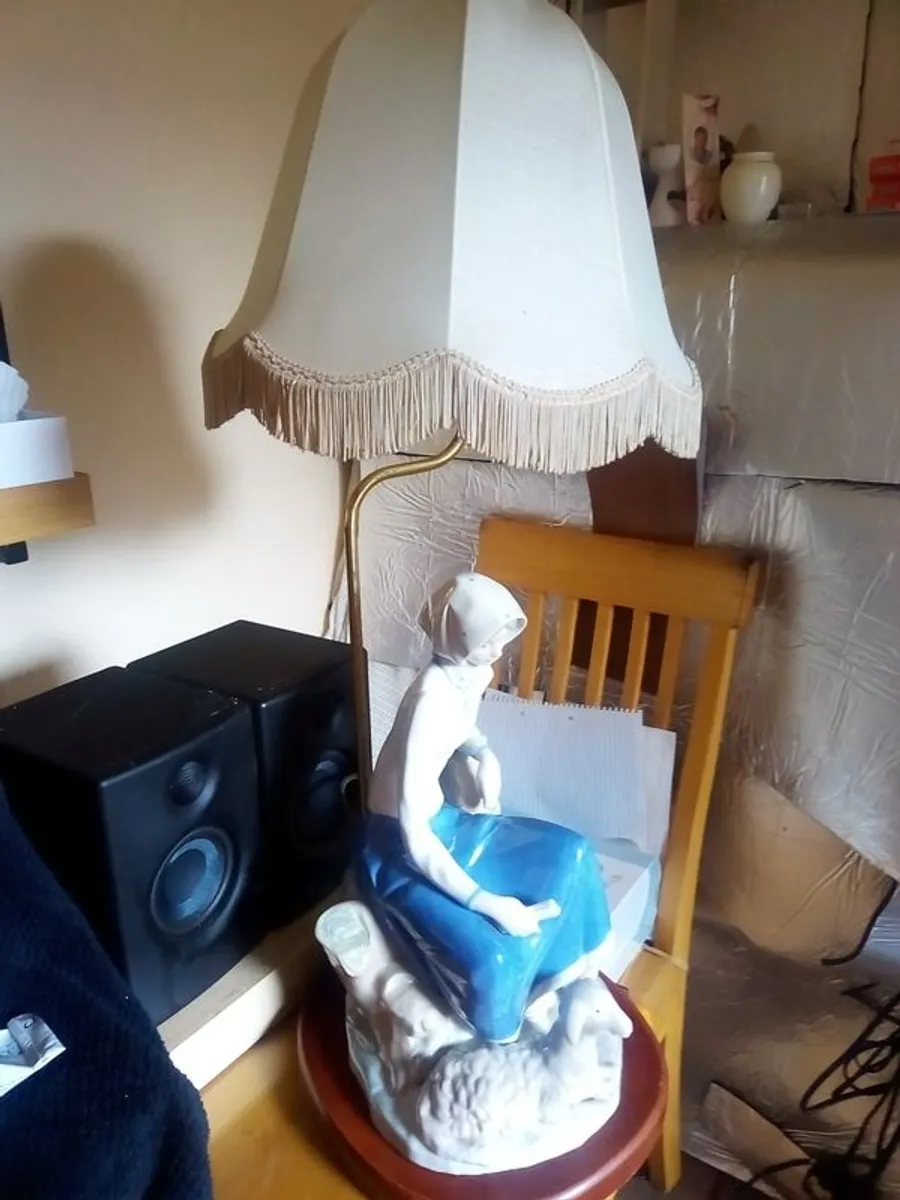 Vintage Porcelain lamp - Image 3