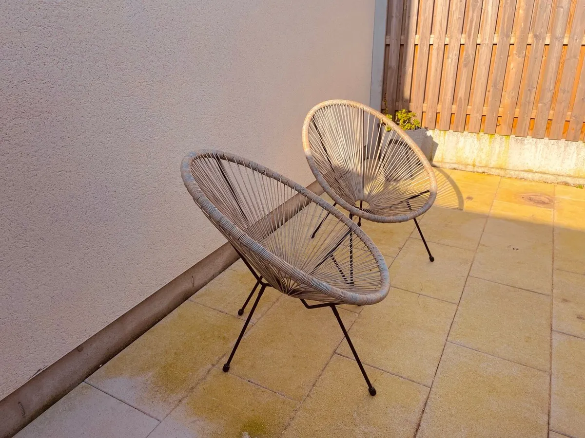 Two wicker chairs - Image 3