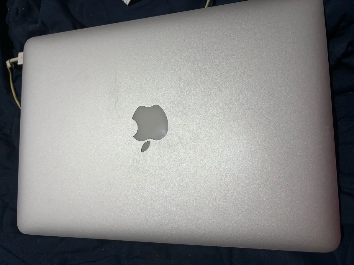mac book air Early 2015 model - Image 4