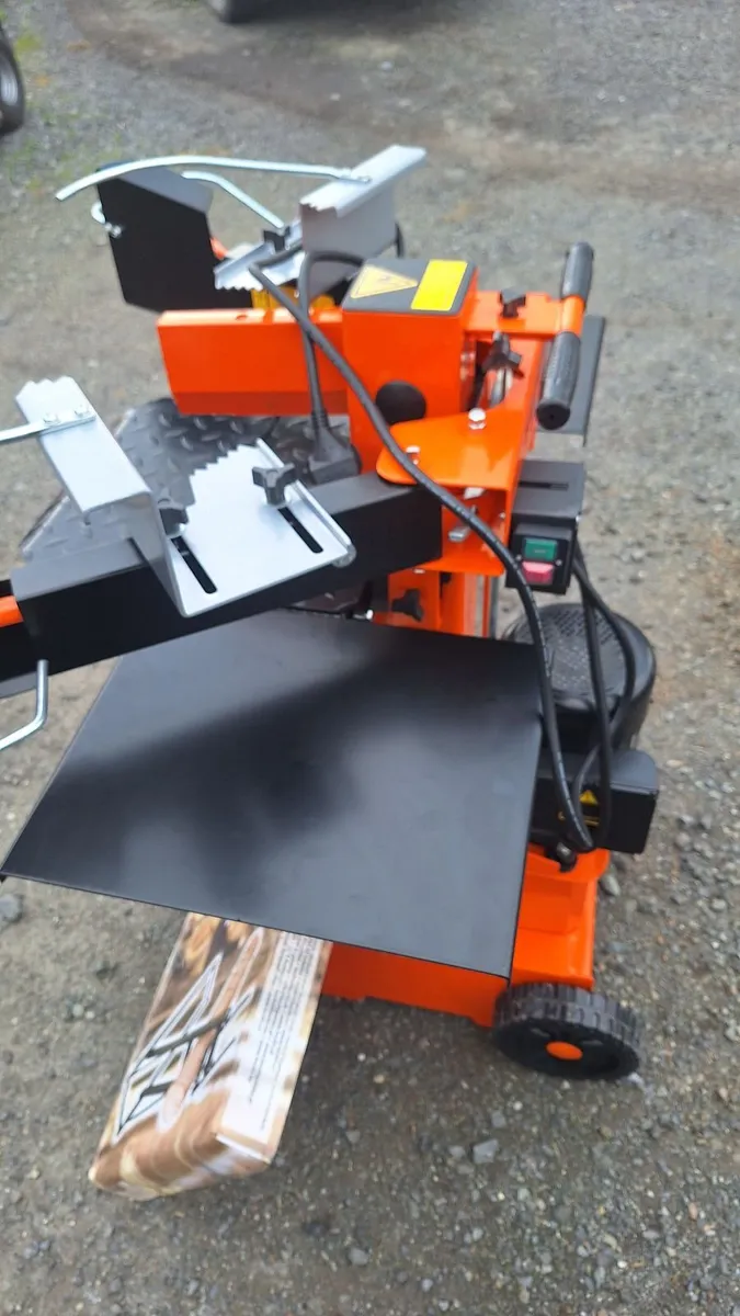 Log splitter - Image 1