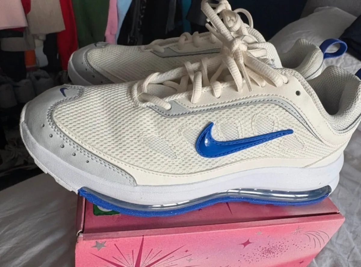 Nike runners - Image 3