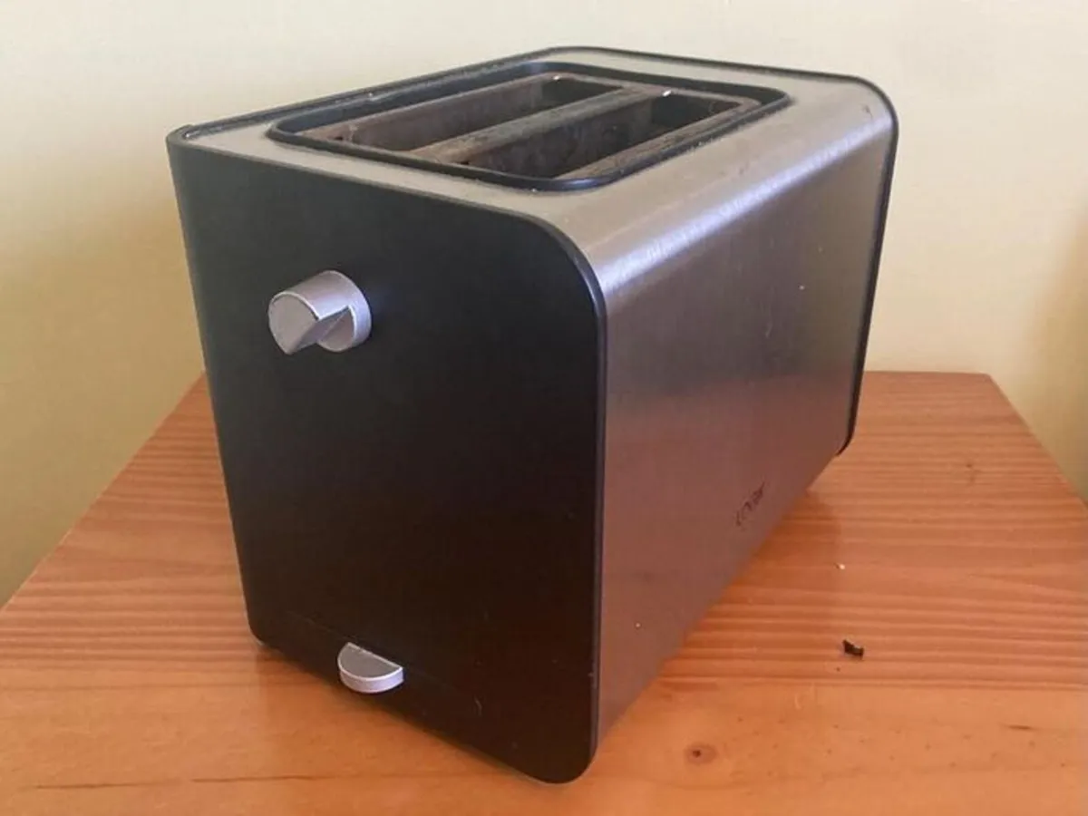 Logik 2-Slice Electric Toaster - Image 4