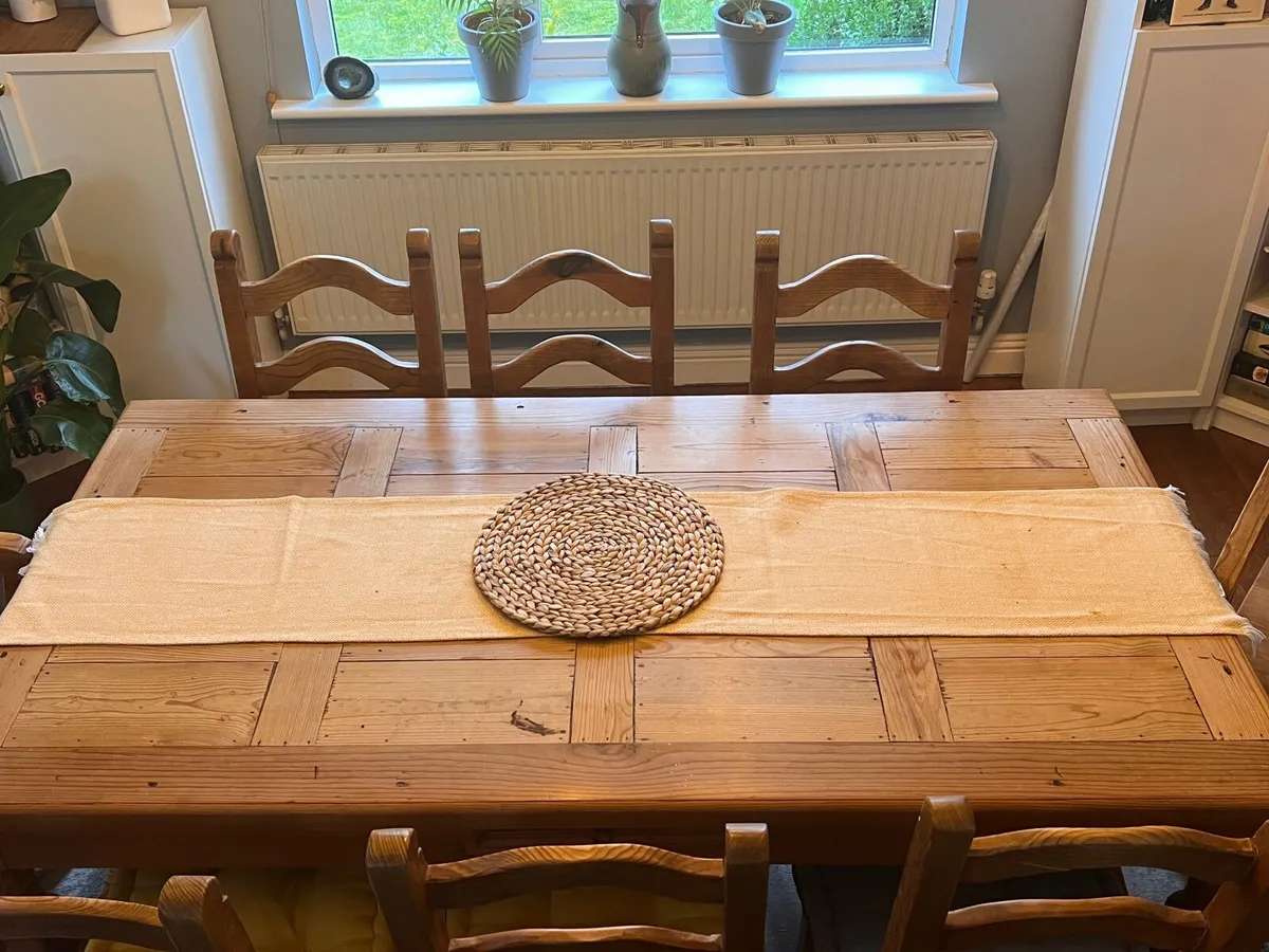 Solid pine Dining table and 8 chairs - Image 4