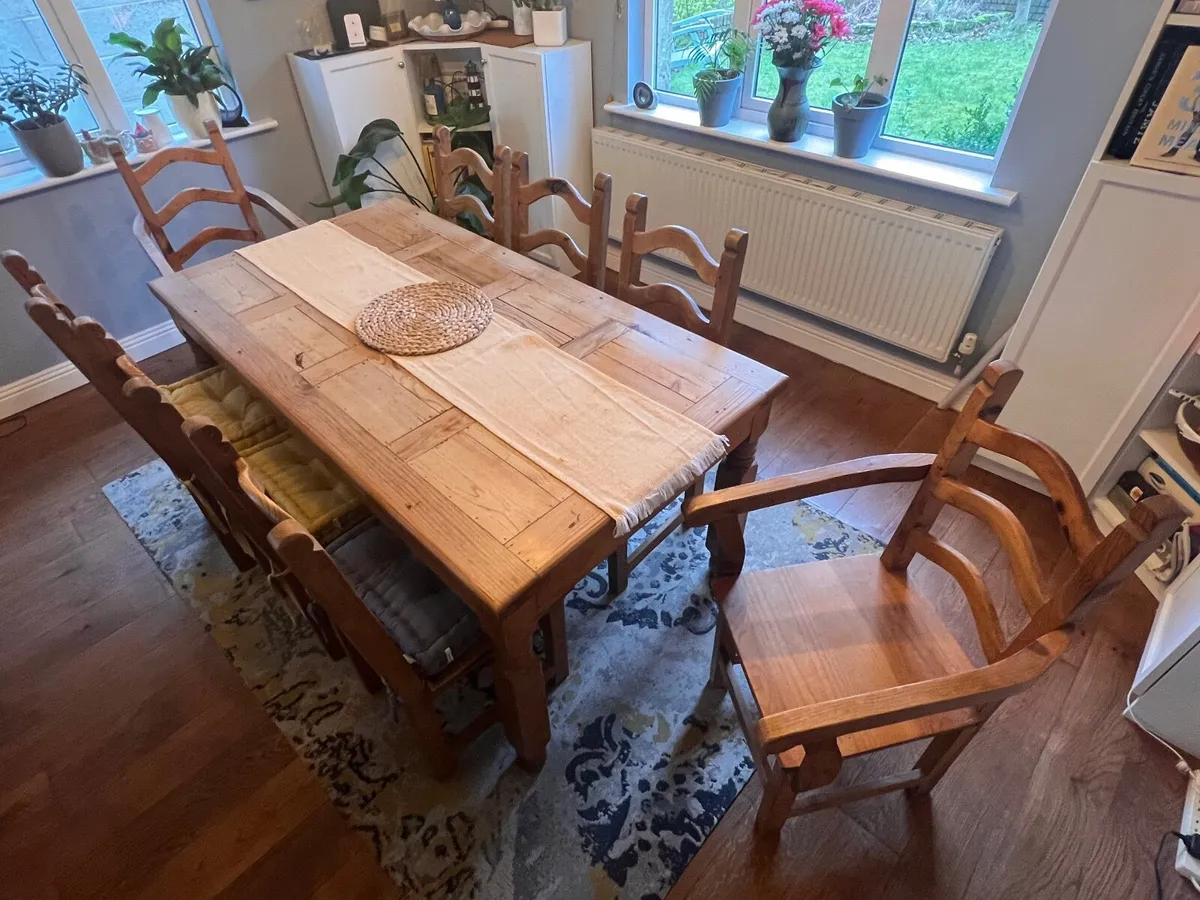 Solid pine Dining table and 8 chairs - Image 1