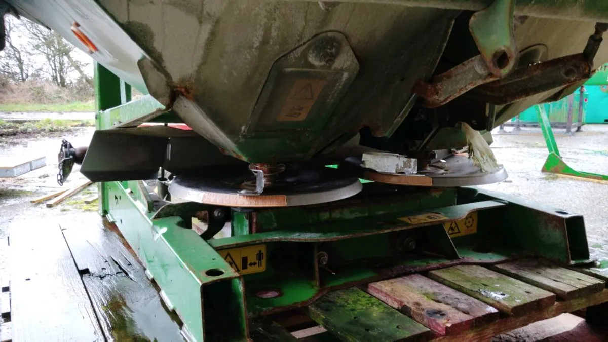 Fertilizer spreader - Image 2