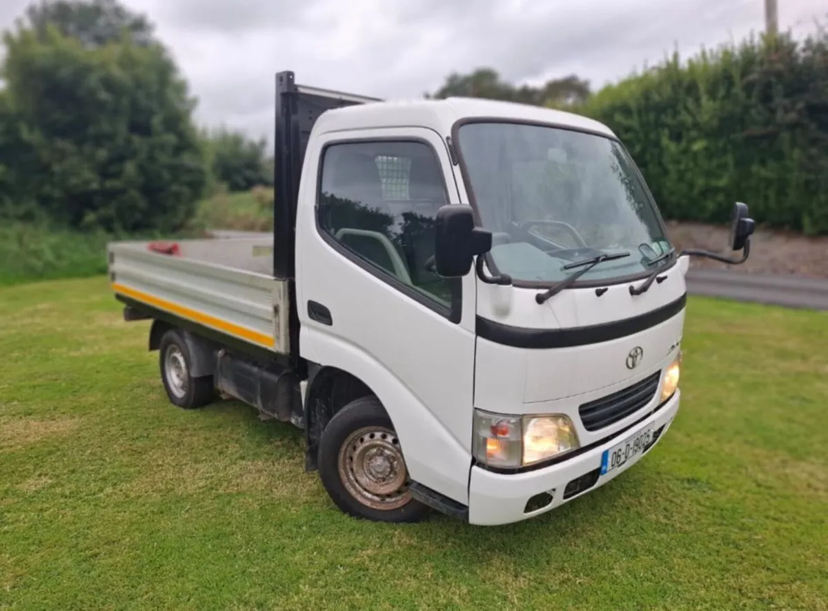 2006 Toyota Dyna - Image 2
