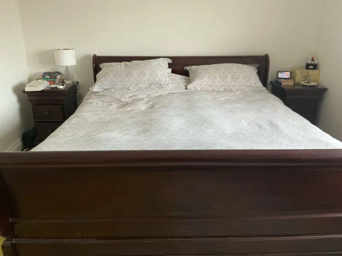 Sleigh bed and two lockers