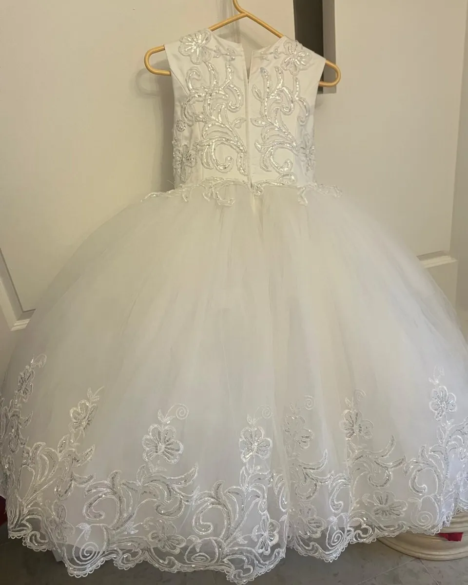 HOLY COMMUNION DRESS EIGHT YEARS OLD TO 9 YEARS OL - Image 2