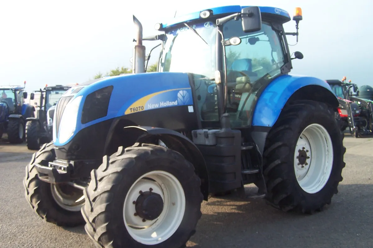 2011 New Holland T6070 - Image 3