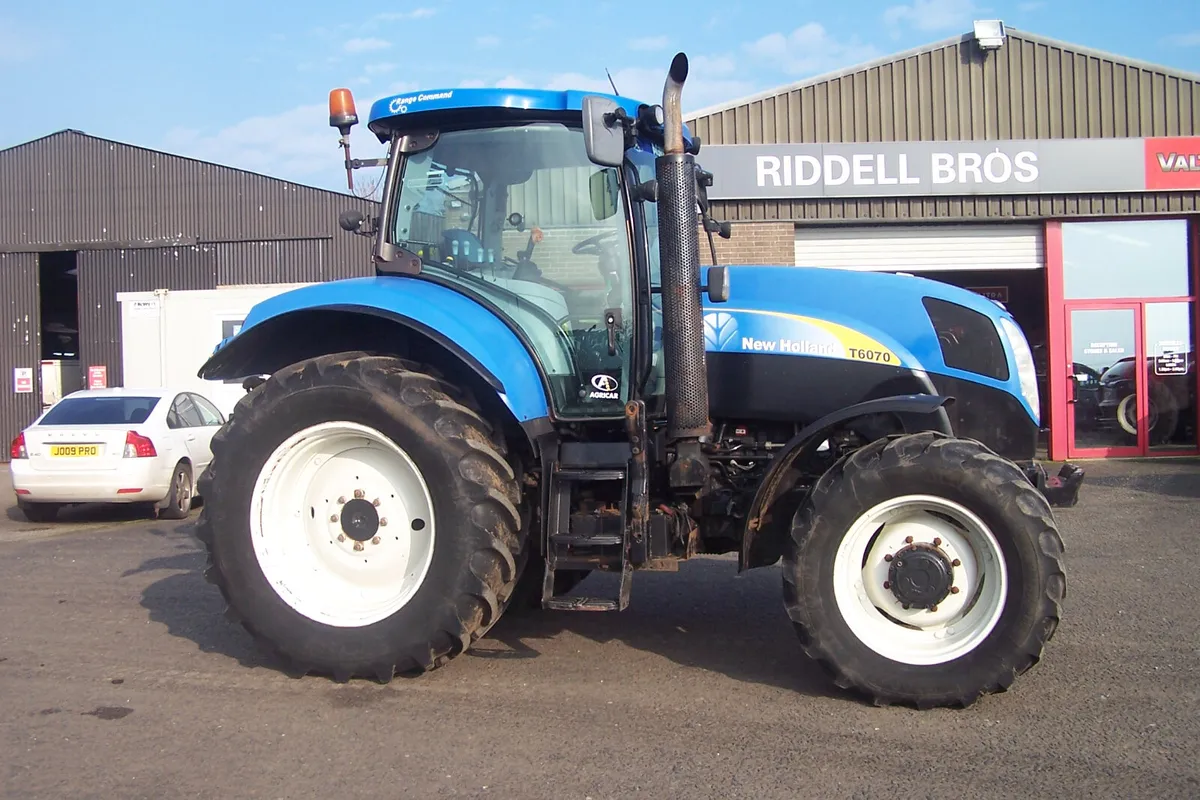 2011 New Holland T6070 - Image 1