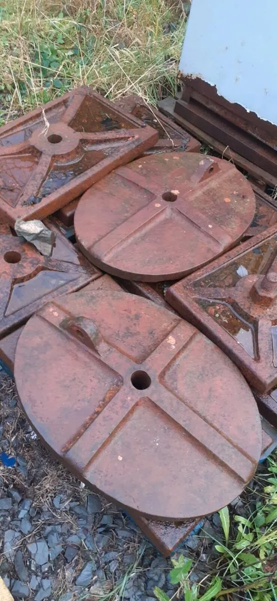 Bangor slates chimney pots floor ridge roof tiles - Image 2