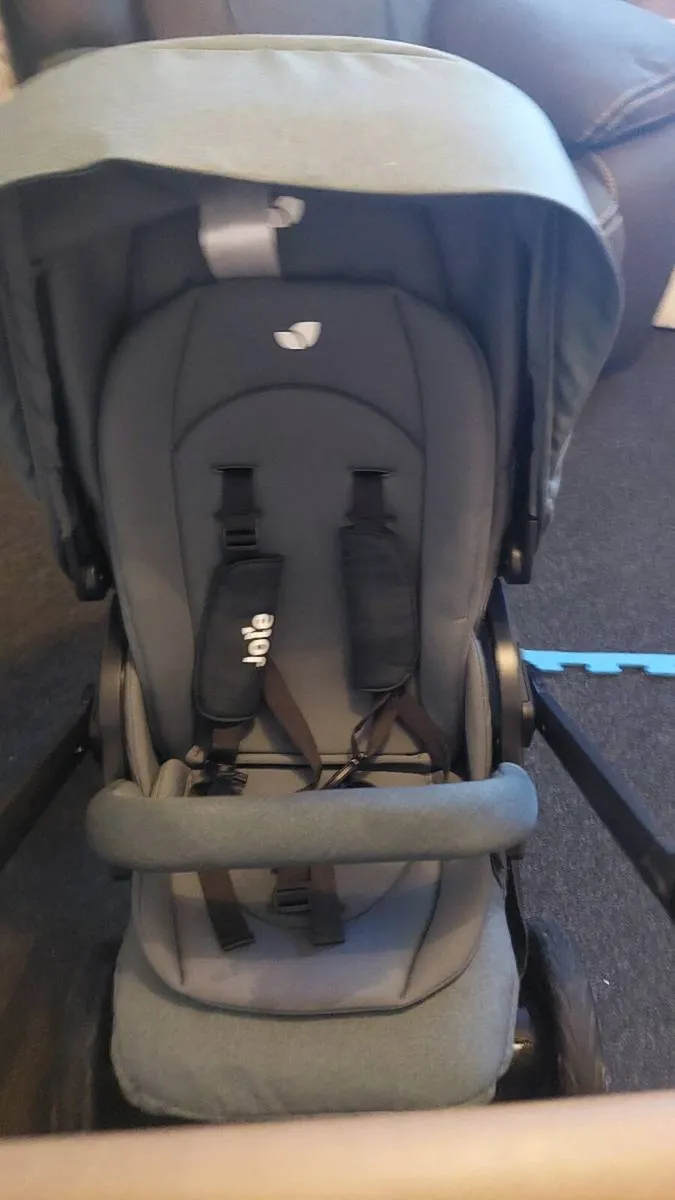 Joie Chrome DLX Trio 3-in-1 Travel System Bundle w - Image 2