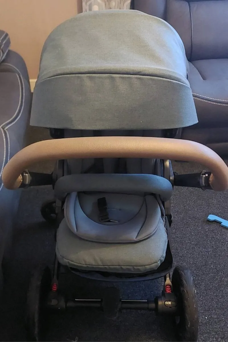 Joie Chrome DLX Trio 3-in-1 Travel System Bundle w - Image 3