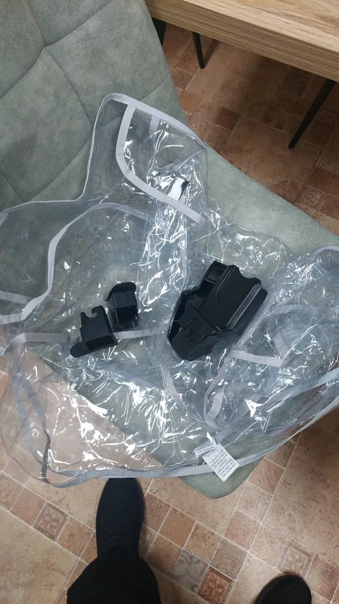 Joie Chrome DLX Trio 3-in-1 Travel System Bundle w - Image 4