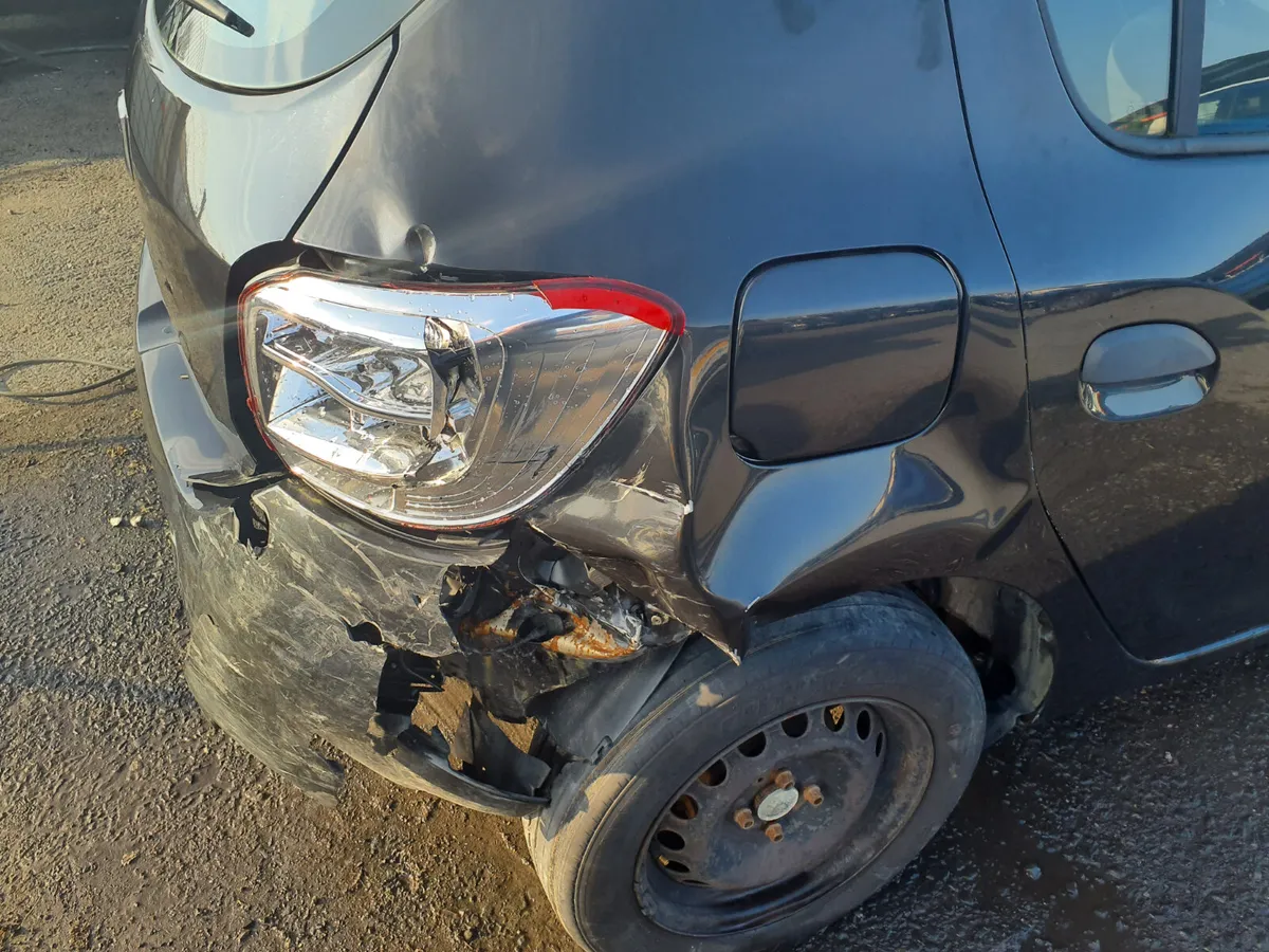 Dacia Sandero 1.2 petrol 2015 - Image 3