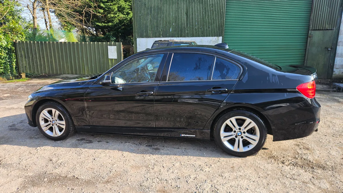 Bmw 2015 320d Sport  manual - Image 4