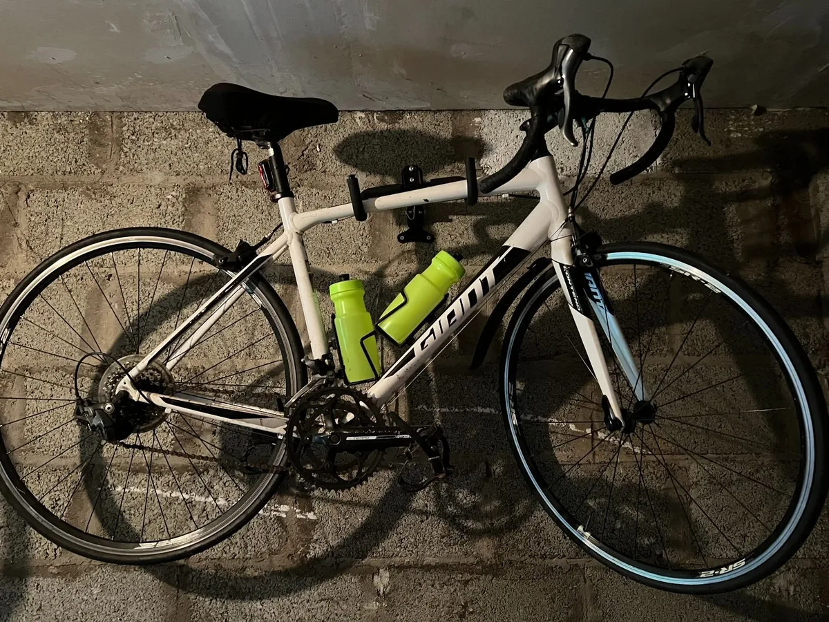 Giant Defy 3 - Image 1