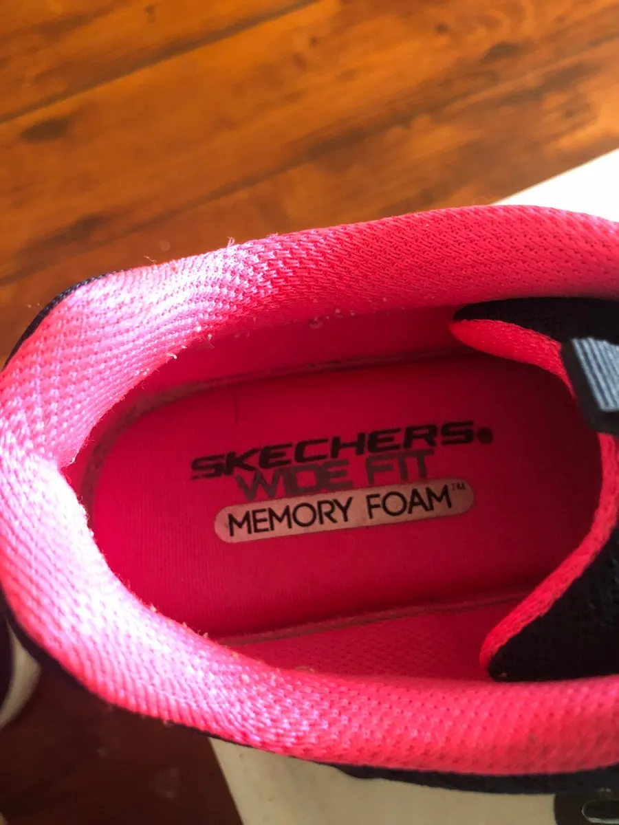 Ladies Sketchers Size 6 - Image 3