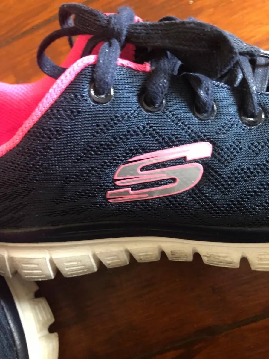 Ladies Sketchers Size 6 - Image 1