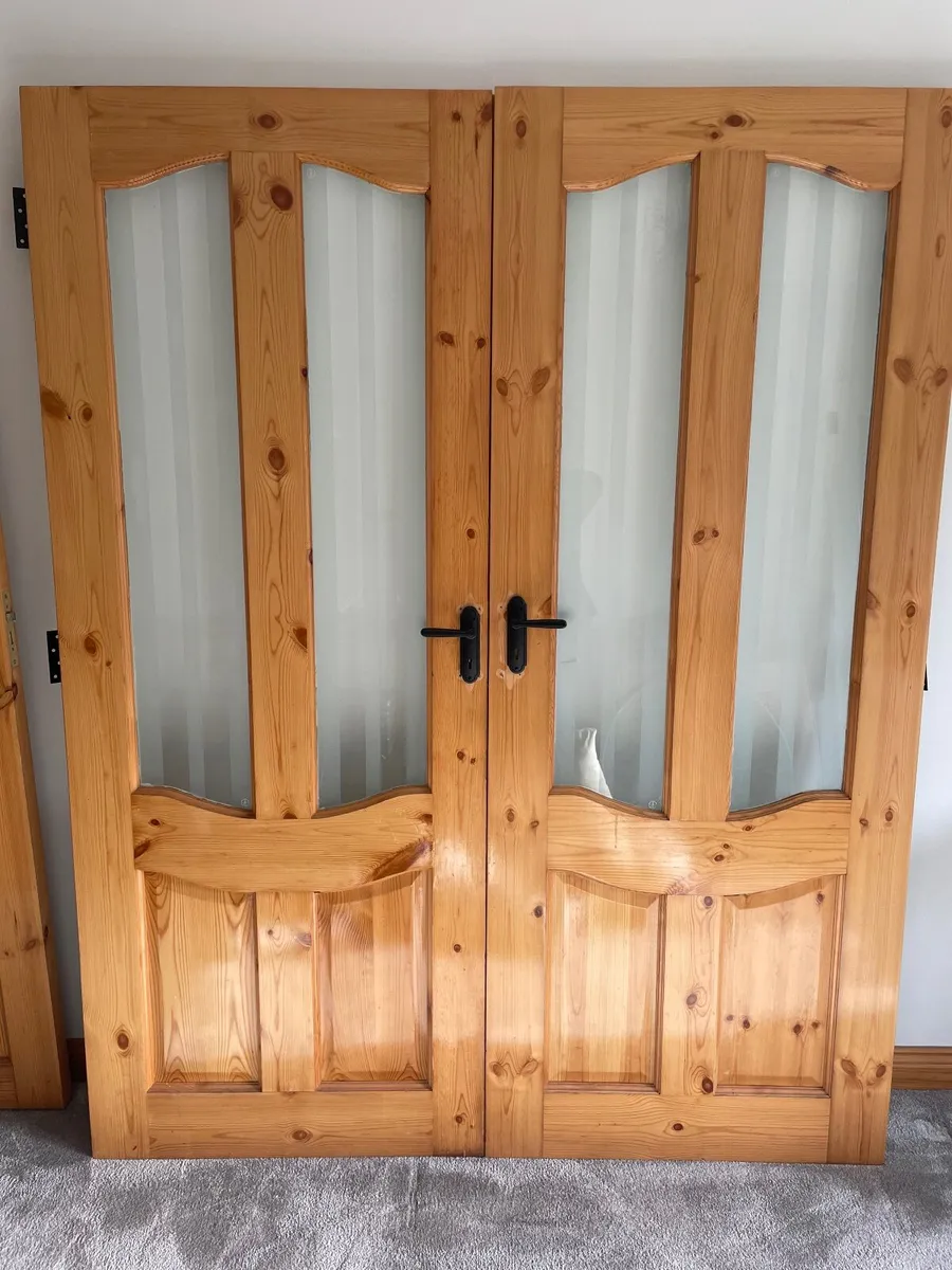 Internal part glazed matching pine doors - Image 2